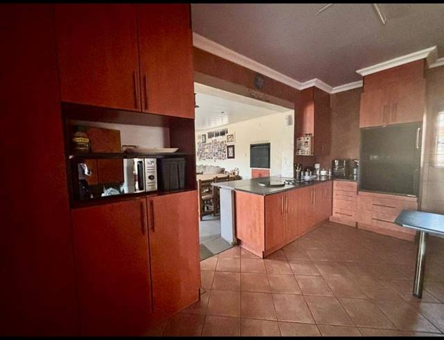 2 BEDROOM HOUSE FOR SALE IN VANDERBIJLPARK CW 5